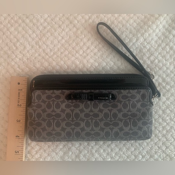 Coach Wristlet - Picture 4 of 5